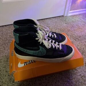 Nike High-Tops in Black and Green